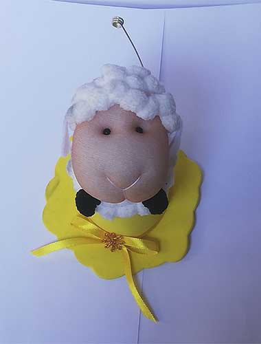 Adorno de escritorio - Ovejita con base amarillo